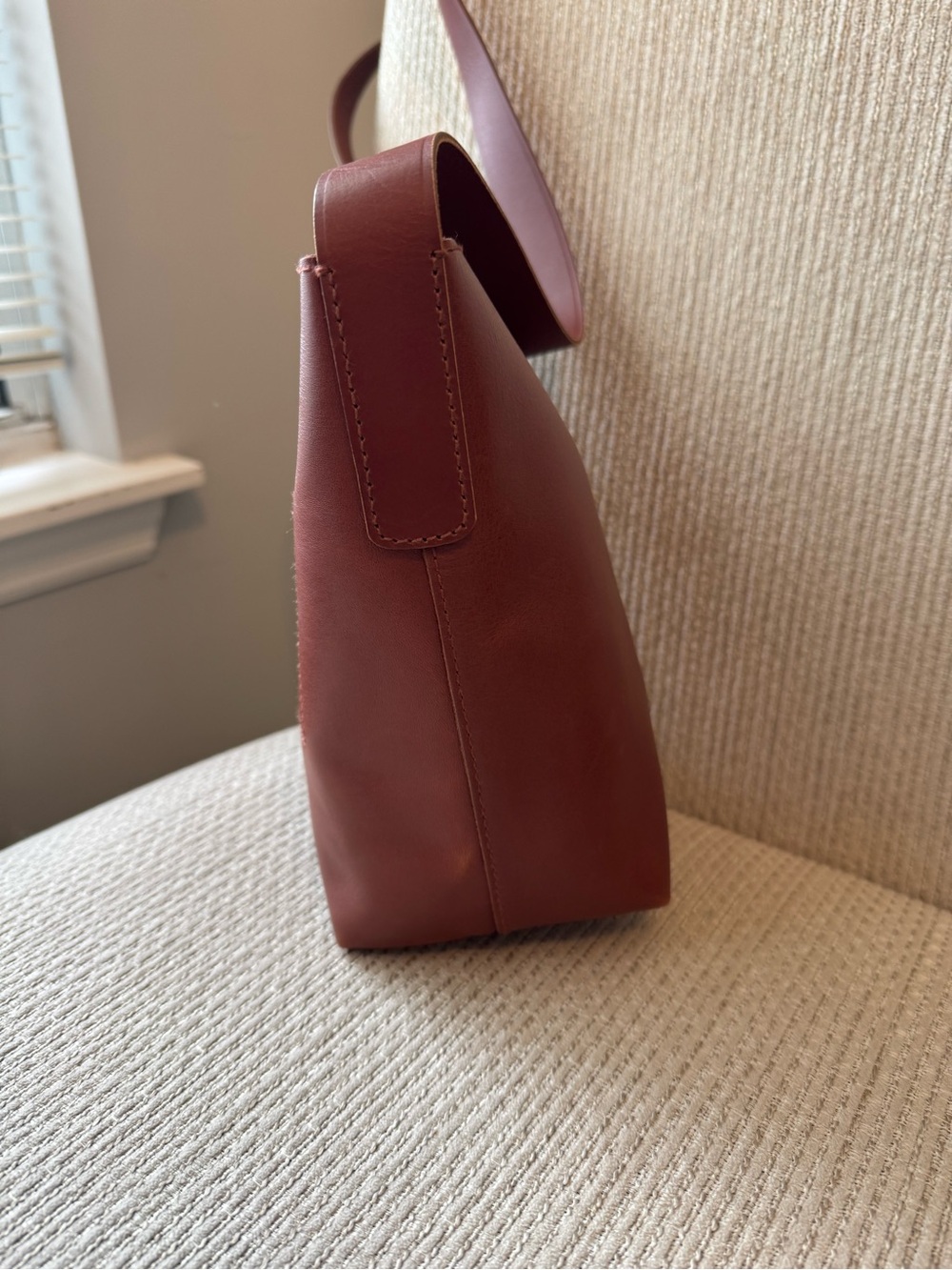Madewell The Essentail Mini Bucket Tote - Picture 4 of 10